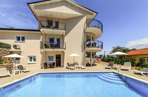 Ika Apartment | 3 bedroom awesome apartment in Ika