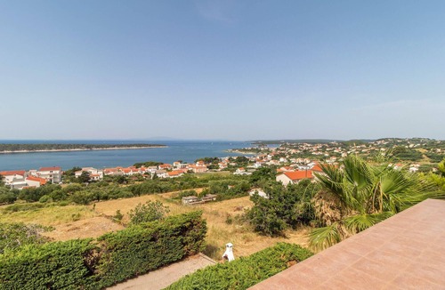 Banjol Apartment | 3 bedroom awesome apartment in Rab