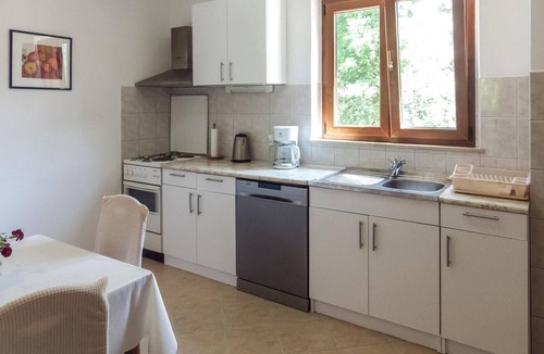 Slano Apartment | 3 bedroom beach front apartment in Slano