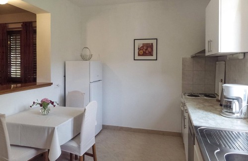 Slano Apartment | 3 bedroom beach front apartment in Slano