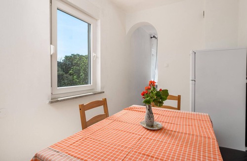 Sveti Jakov Apartment | 3 bedroom beach front apartment in Cres