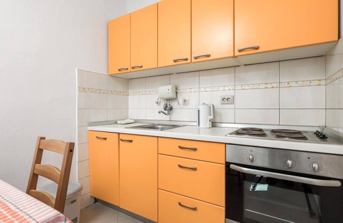 Sveti Jakov Apartment | 3 bedroom beach front apartment in Cres
