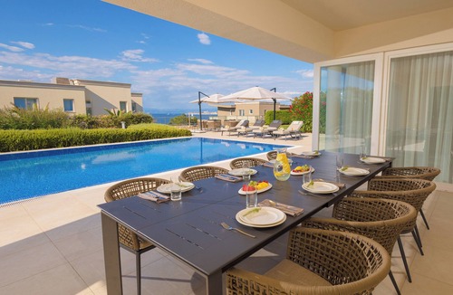 Crveni Vrh Villa | 3-bedroom Beachfront Residence with Sea View and a Private Pool