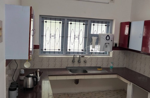Thiruvananthapuram House | 3-bedroom bungalow with AC, WiFi, 5 km range of airports, in the of the city
