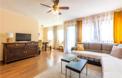 Blato na Cetini House | 3 Bedroom Lovely Home In Blato Na Cetini