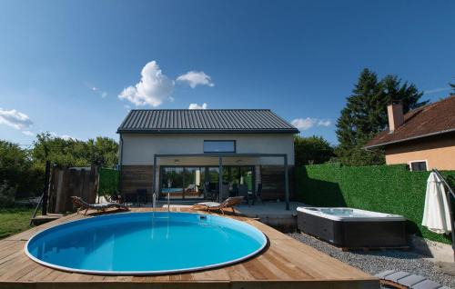 Petrinja House | 3 Bedroom Nice Home In Vurot