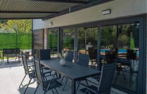 Petrinja House | 3 Bedroom Nice Home In Vurot