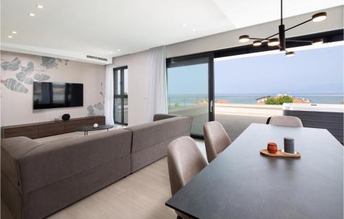 Zidarici Apartment | 3 Bedroom Pet Friendly Apartment In Malinska