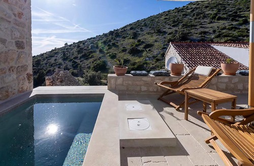 Zarace House | 3 bedroom stunning home in Zarace