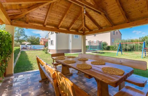 Pristeg House | 4 bedroom accommodation in Pristeg