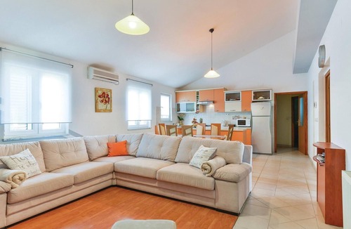 Murvica House | 4 bedroom accommodation in Murvica