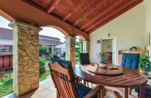 Murvica House | 4 bedroom accommodation in Murvica
