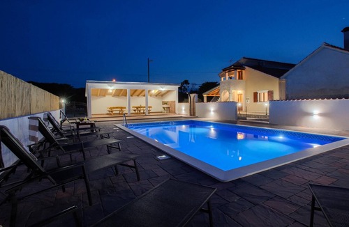 Oklaj House | 4 bedroom accommodation in Sibenik