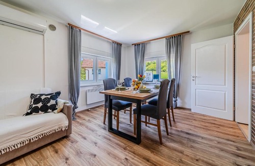 Desinic House | 4 - Bedroom House With Hot Tub & Sauna - Happy Rentals