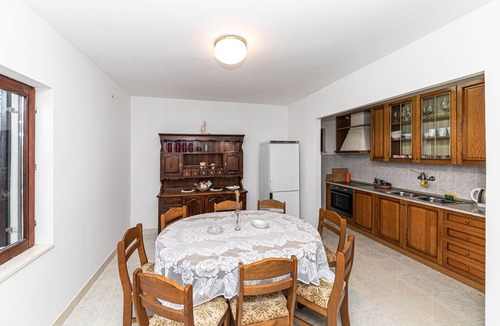 Okrug Donji House | 4 bedroom nice home in Okrug Donji