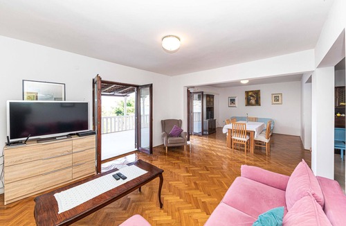 Okrug Donji House | 4 bedroom nice home in Okrug Donji