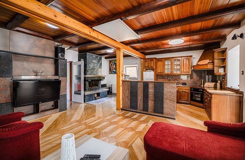 Spodnja Polskava Villa | 4 Bedroom Villa with Heated Indoor Pool in Kapla