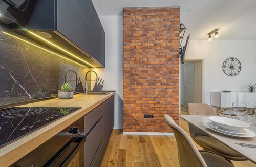 Split Condo | 4*Flat in the Heart of the City, Onsite parking, Wifi