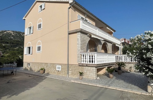 Mundanije Apartment | 4* Luxury FEWO apartment Villa Ivo with WLAN & air conditioning, 3 x double room + 3 x bathroom + whz.
