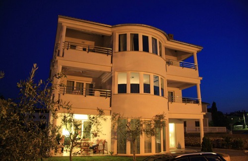 Vantacici Apartment | 4 star apartment in Malinska 150m from the beach with pool, dishwasher, wifi, air conditioning