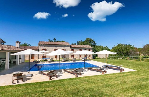 Krculi Villa | 400 m² Villa ∙ 7 bedrooms ∙ 14 guests