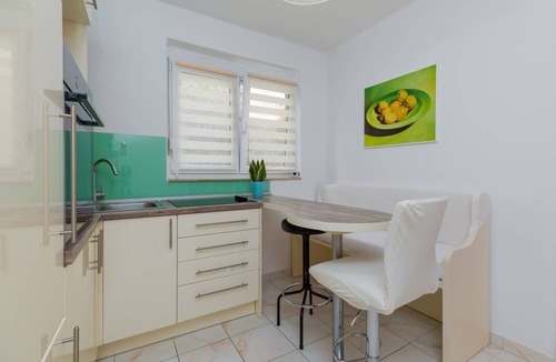 Dugi Rat Apartment | 48 m² Apartment ∙ 2 bedrooms ∙ 7 guests
