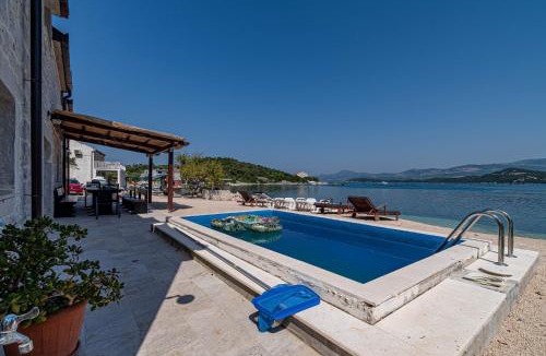 Putnikovic Villa | 5* Beachfront Villa Olive Mill
