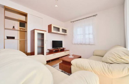 Lisane Ostrovicke House | 5 bedroom accommodation in Lisane Ostrovicke
