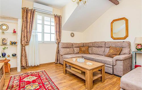 Raslina Apartment | 5 Bedroom Lovely Apartment In Raslina