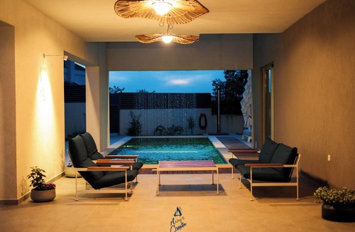 Supetar Villa | 5BR/5BA Sanctuary for 10 with Heated Pool, Waterfall, and jaccuzzi