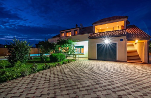 Galovac House | 6 bedroom accommodation in Galovac