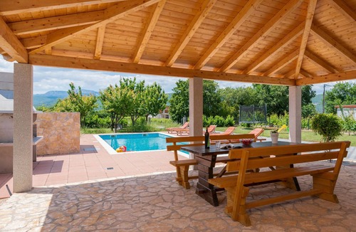 Donji Prolozac House | 6 bedroom cozy home in Prolozac