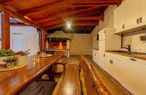 Galovac House | 6 bedroom gorgeous home in Galovac