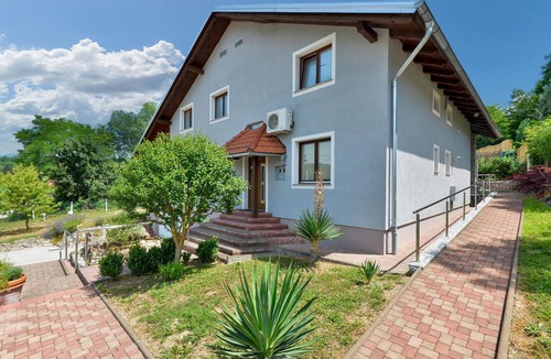 Jastrebarsko House | 7 bedroom accommodation in Jastrebarsko