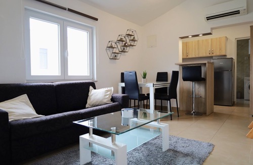 Finida Apartment | A cosy, little apartment with one bedroom, just outside Umag - Sunny
