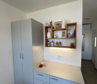 Vis Apartment | A lovely and cozy room with a breathtaking view 2
