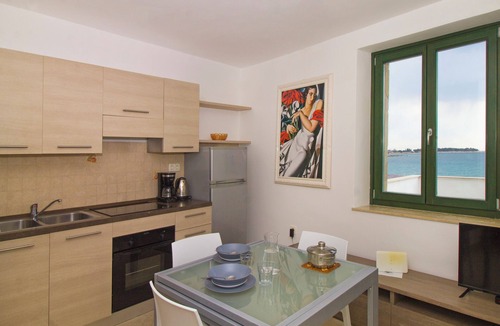 Umag Apartment | A seafront, one bedroom apartment with big terrace - Umag Center 1