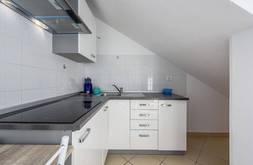 Lovrecica Apartment | A two bedroom apartment only few steps away from the beach - Sofia/Lucrezia