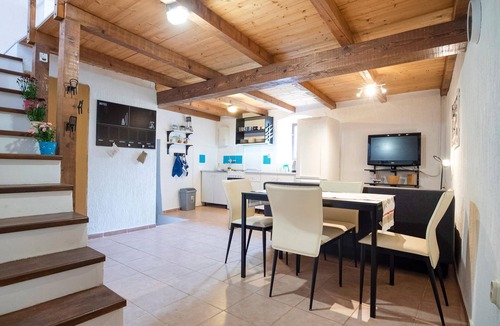 Rava House | A vacation home suitable for families located on an island in the Croatian Adriatic Sea.