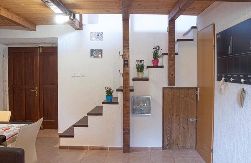 Rava House | A vacation home suitable for families located on an island in the Croatian Adriatic Sea.