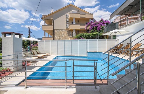 Trogir Apartment | A3-90m2 apt w shared pool & balcony next to beach