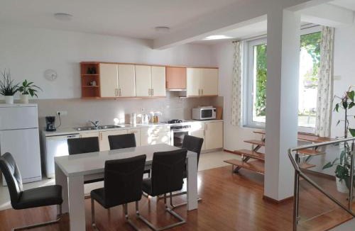 Gornji Kono Apartment | Abelia, two terraces, hot tub, free parking