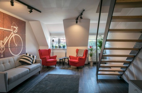 Center Apartment | Above the Old Vine APP with River View