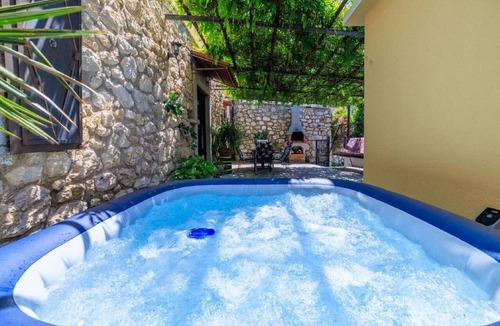 Bribir House | Adorable home with bubble bath