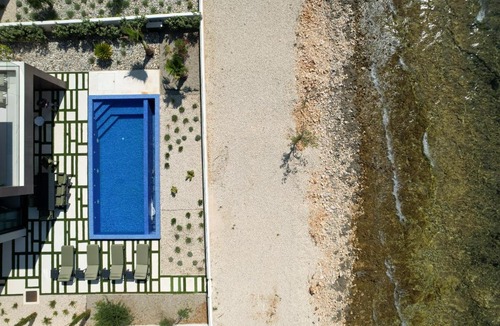 Zaton Villa | Adria Resort SEAFRONT Villa C Private Pool Pet Friendly