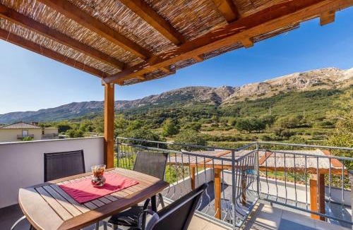 Draga Bascanska Apartment | Adriatic apartment Baška, top floor