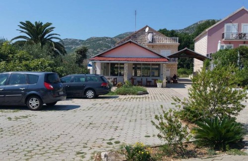 Cove Tri Zala (Zrnovo) House | Adriatic Guesthouse Balota - Bungalow with Terrace 1