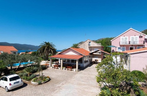 Cove Tri Zala (Zrnovo) House | Adriatic Guesthouse Balota - Bungalow with Terrace 1