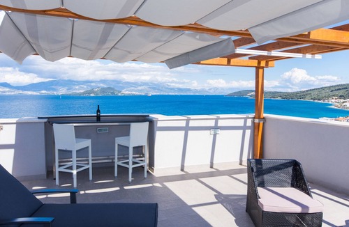 Slatine Apartment | Adriatic House Ap 3; top floor luxury new apartment in Slatine, near Trogir
