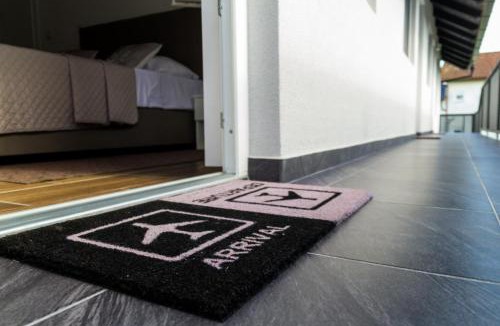Velika Gorica House | Airport room's Residence Garden